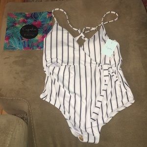 XL Cupshe One Piece Striped Bathingsuit